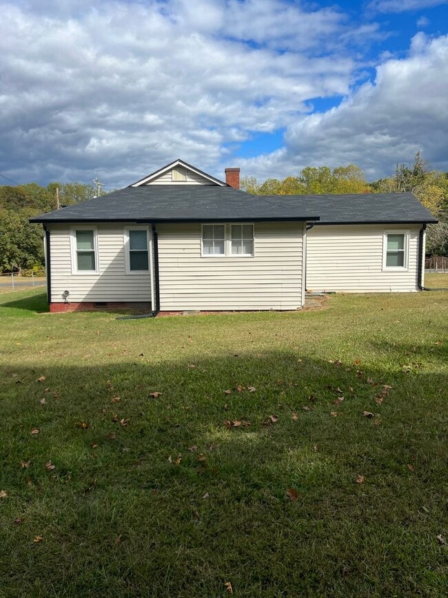Building Photo - 325 Pethel Rd