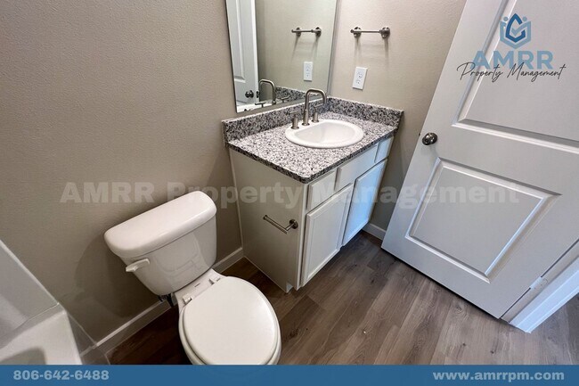 Building Photo - 3 Bedroom Townhome In Harvest Wolfforth!