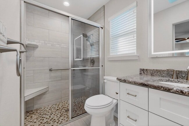 Building Photo - FOUR HILLS Executive Rental 4/5 BD 4/BA