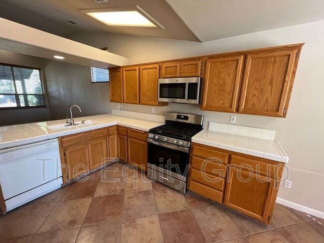 Building Photo - 1422 E Mesa Ct