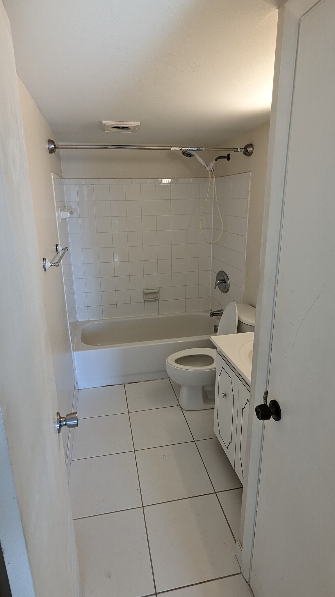 Master Bath & Lining Closet - 3777 NW 78th Ave