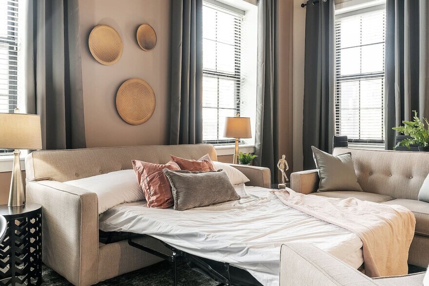 Building Photo - 212 W Roberts Ave