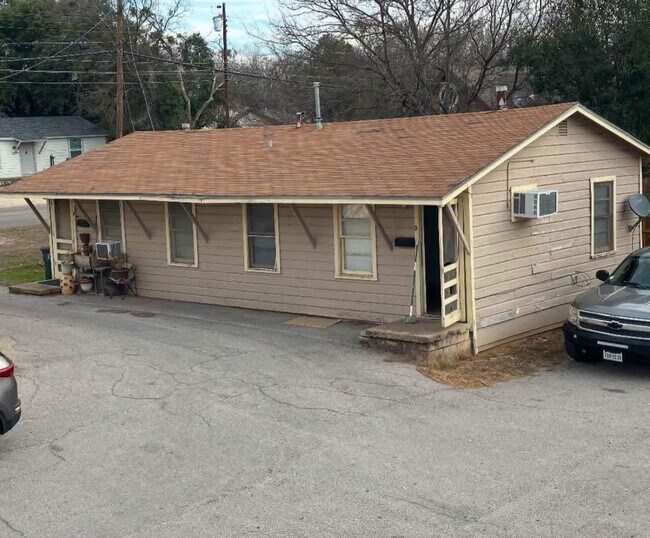 Primary Photo - 718 W Avenue C