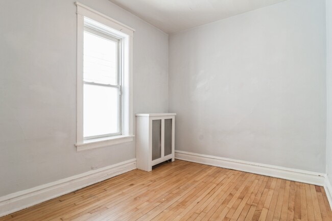 Building Photo - 2339 N Springfield Ave
