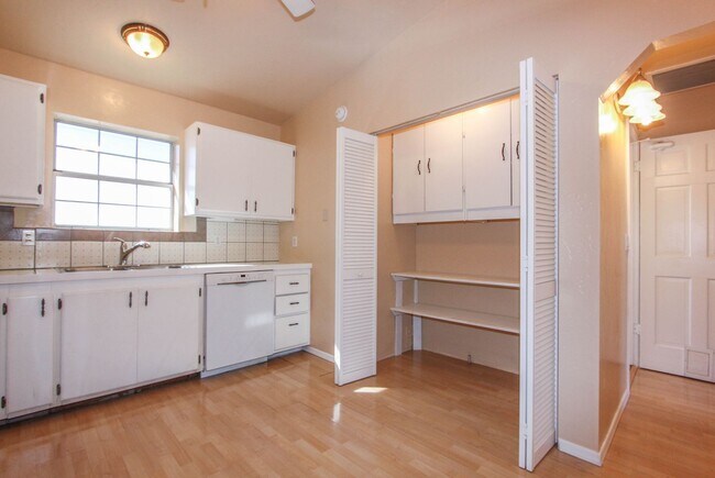 Building Photo - Large 2 story Home in Prescott Valley