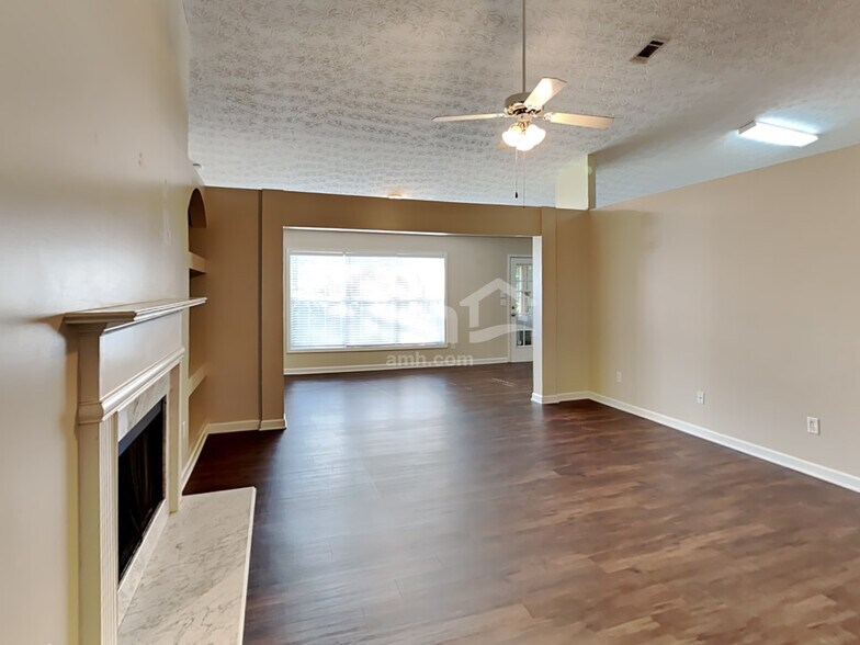 Building Photo - 3369 Woodtree Ln