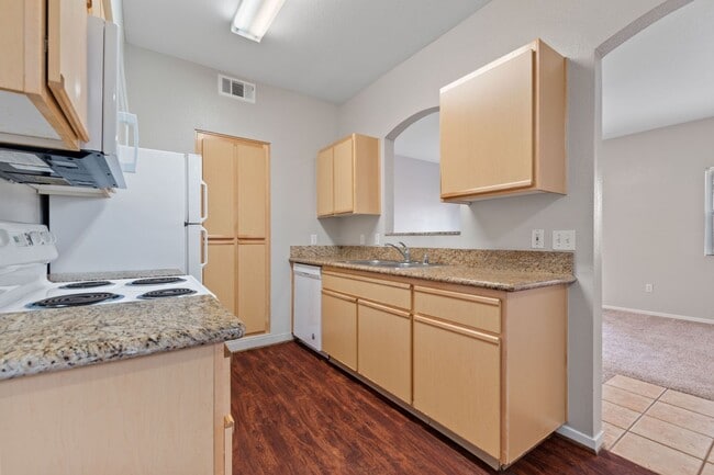 Building Photo - E2023