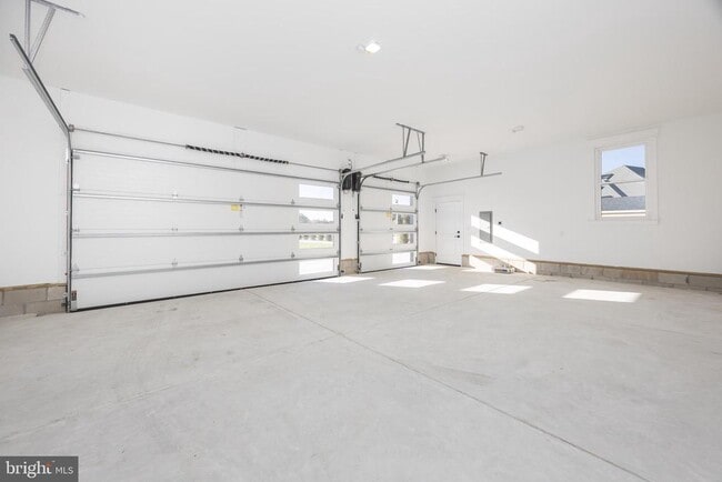 Building Photo - 5692 King Stuart Dr