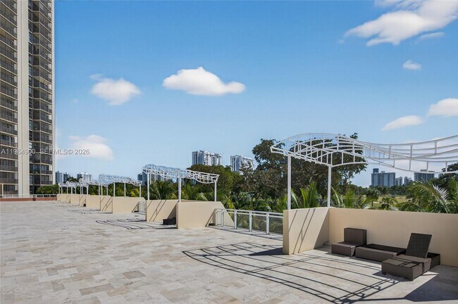 Building Photo - 20379 W Country Club Dr