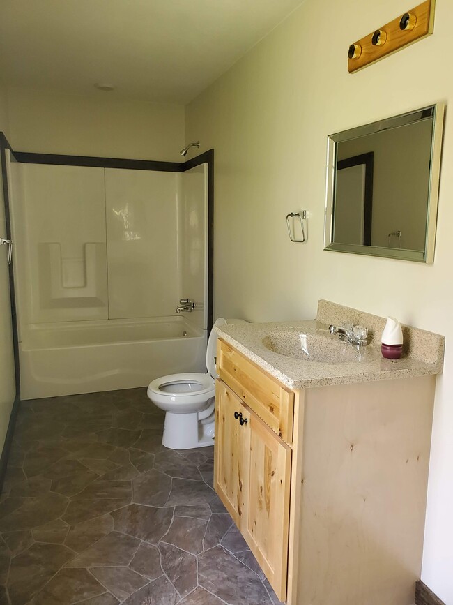 Building Photo - 237 Kingsley Dr