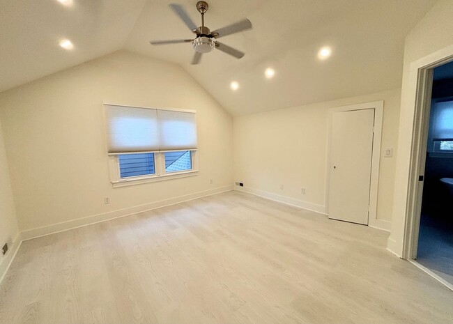 Building Photo - Available now. Gorgeous, Remodeled 3 BR/2 ...