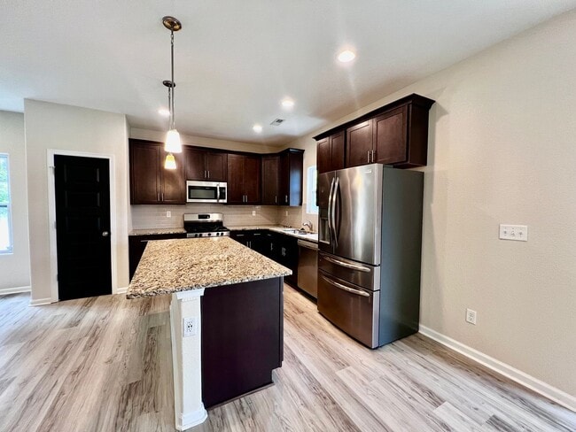 Building Photo - Gorgeous new construction in Norfolk!