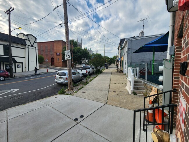 Building Photo - 3712 Midvale Ave