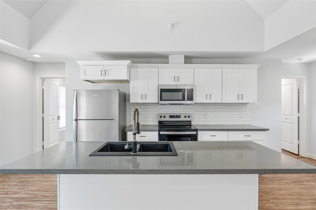 Building Photo - 3426 Tuam St