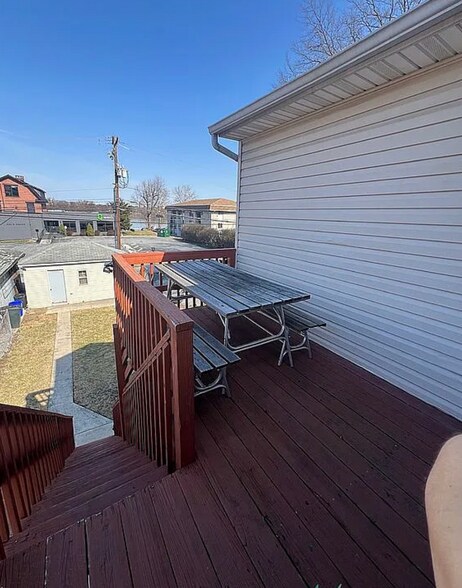 Top deck with view of river - 533 N 2nd St