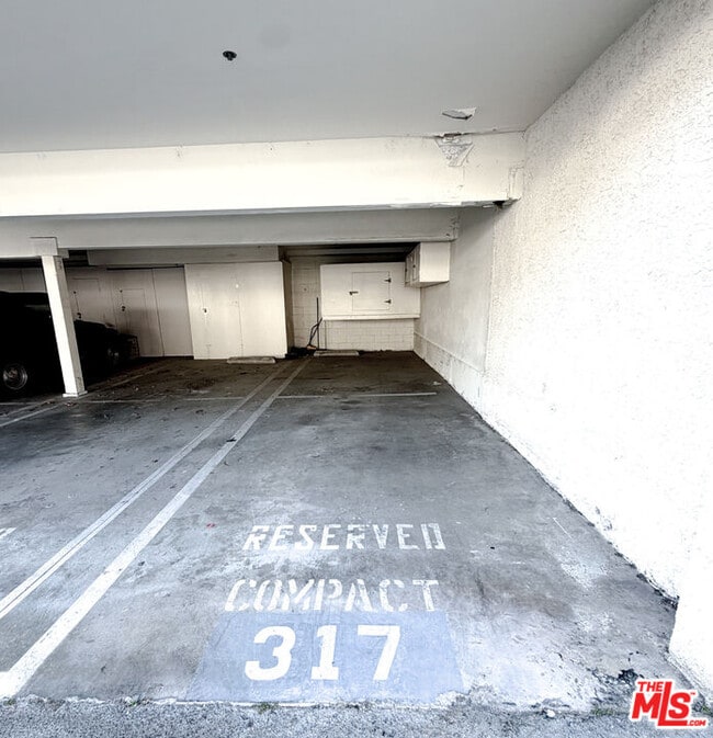 Building Photo - 501 Palisades Dr