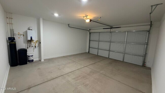 Building Photo - 37043 W Vera Cruz Dr