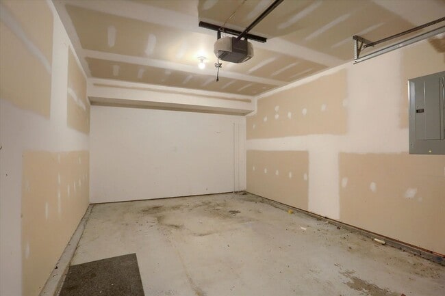 Building Photo - 35 Brook Side Dr