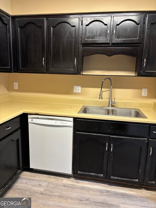 Building Photo - 207 Admiral's Walk Dr