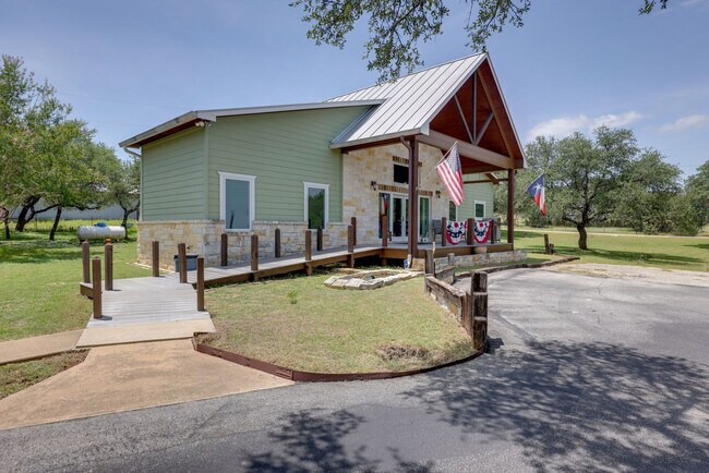 Building Photo - 102 Camey Cir