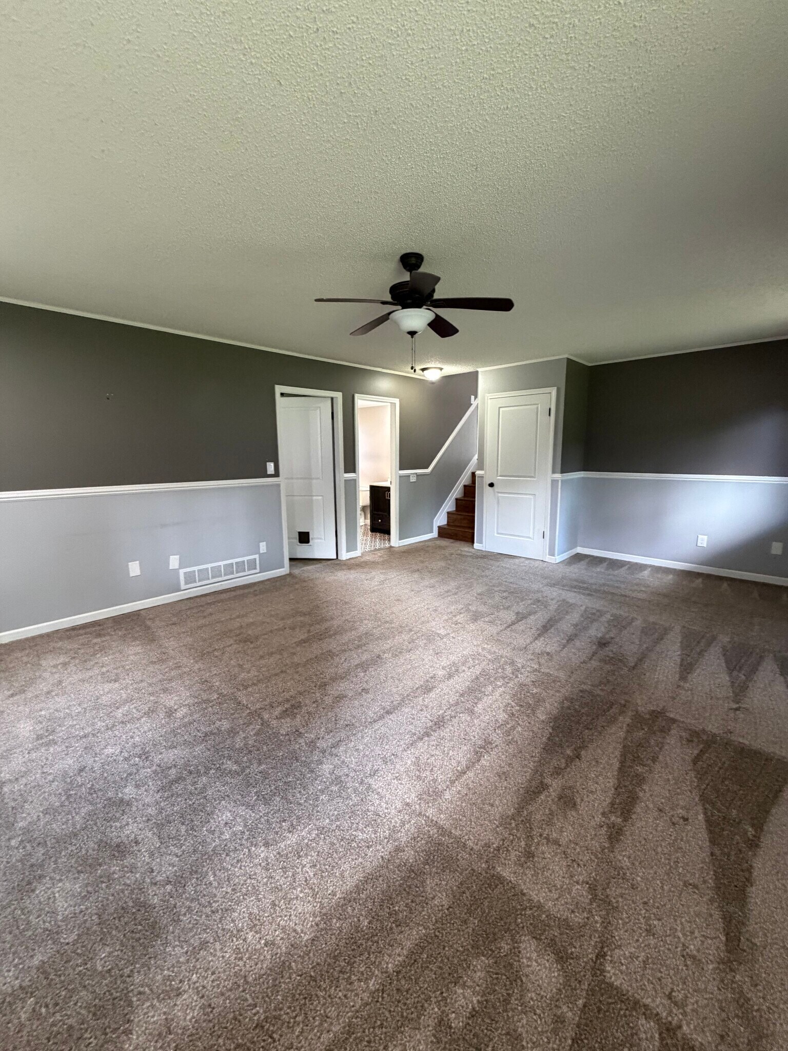 Building Photo - 4544 Hillview Shr