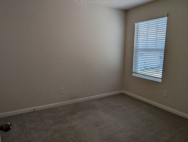 Building Photo - Elegant, Move In ready townhome located in...