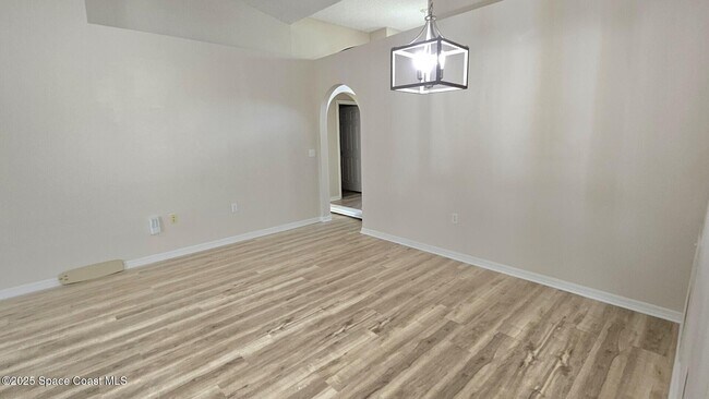 Building Photo - 869 Macon Dr