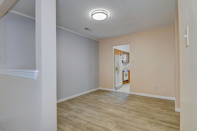 Building Photo - TOWNHOME FOR RENT - HAMPTON!