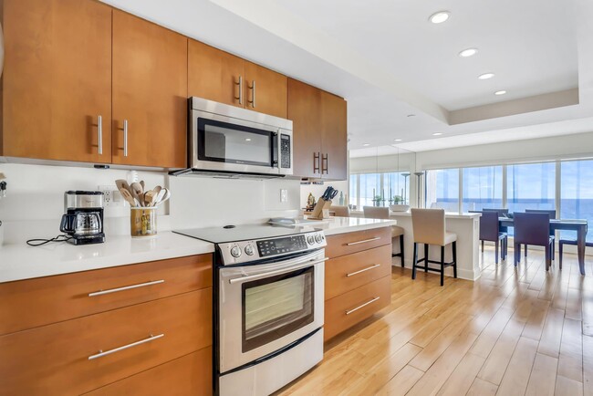 Building Photo - 4301 N Ocean Blvd