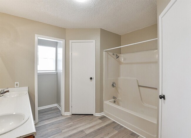 Building Photo - 4506 Avenue L