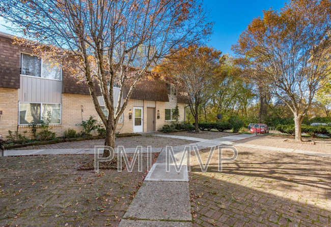 Building Photo - 7276 Broadwyn Dr