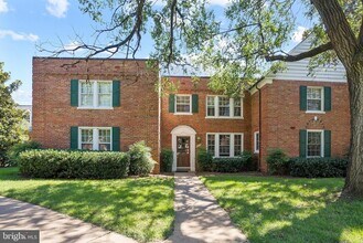 Building Photo - 1721 Queens Ln