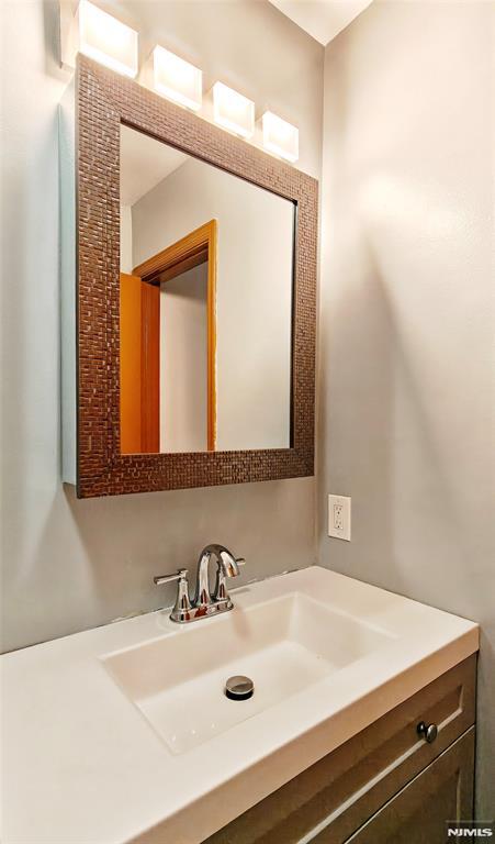 Building Photo - 700 Schuyler Ave