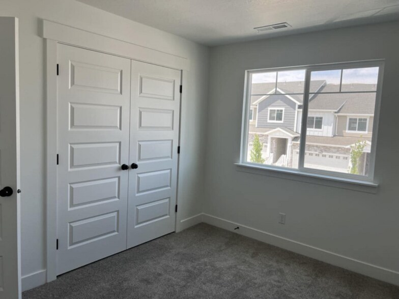 Building Photo - 2868 Blue Dawn Ln