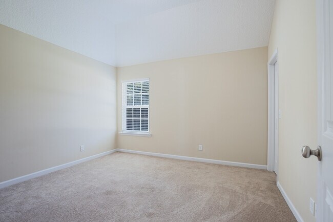 Building Photo - 678 Red Oak Ln