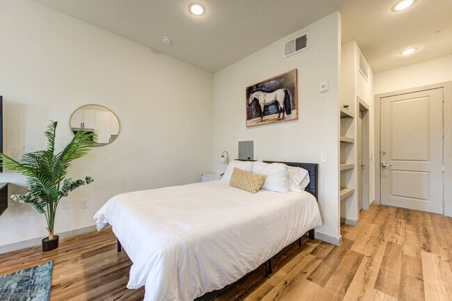Building Photo - 1111 Shepherd Dr