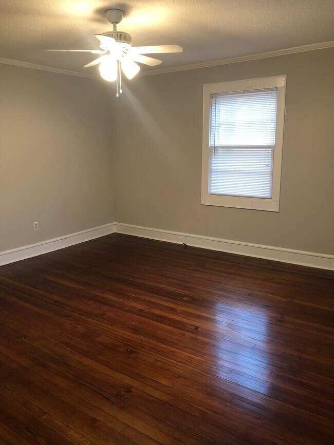 Building Photo - 3 bed 1 bath near West Village in Downtown Greenville