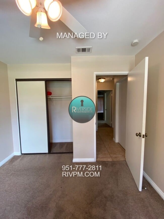 Building Photo - Beautiful single story home located in Riverside!