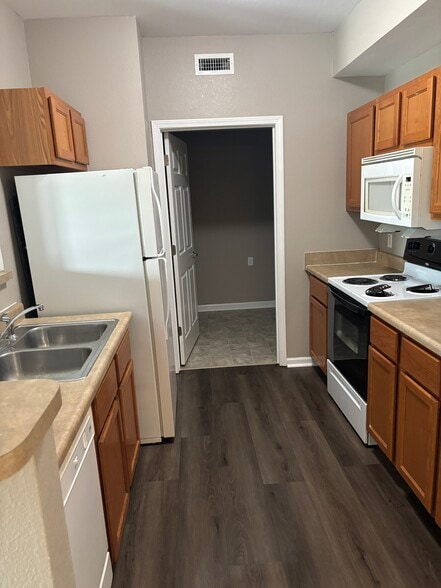 kitchen with all appliances! - Weathered Rock II
