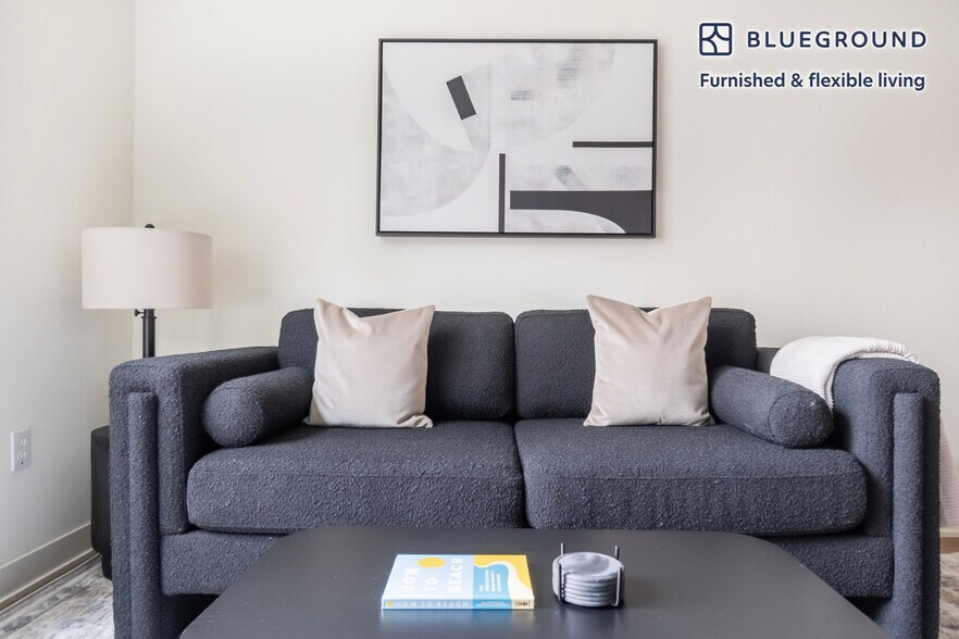 Building Photo - 11000 NE 10th St