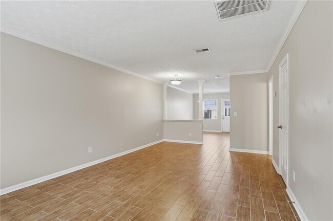 Building Photo - 215 Winding River Dr