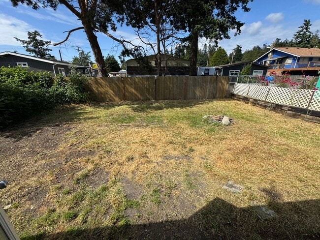 Building Photo - Gooseberry Point 2 Bed 1 Bath