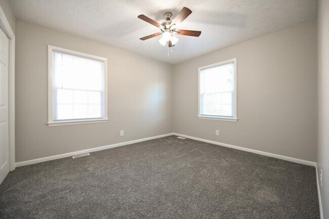 Building Photo - 847 Durwood Dr