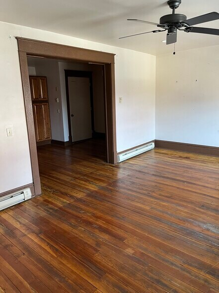 Archway that connects living and kitchen - 117 N Front St