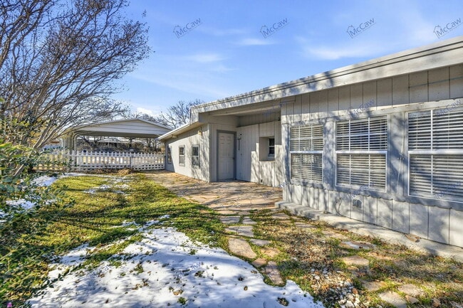 Building Photo - 1309 Oakridge Rd