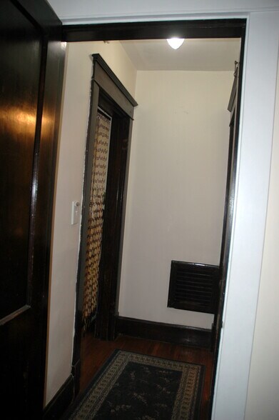Hall between entryways. - 5423 Rolston Ave