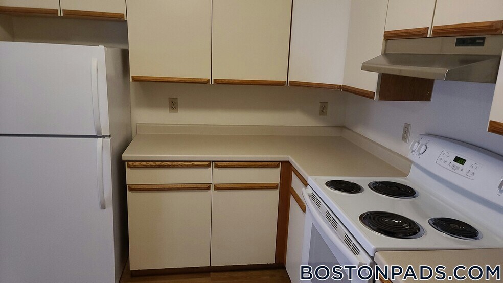 Building Photo - 81 Essex St