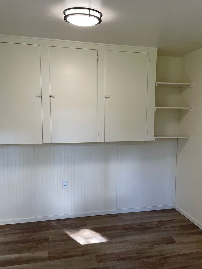 Building Photo - 3 bedrooms, 2 Baths Ranch Home with Large, Fenced Yard in the River Crest Neighborhood!