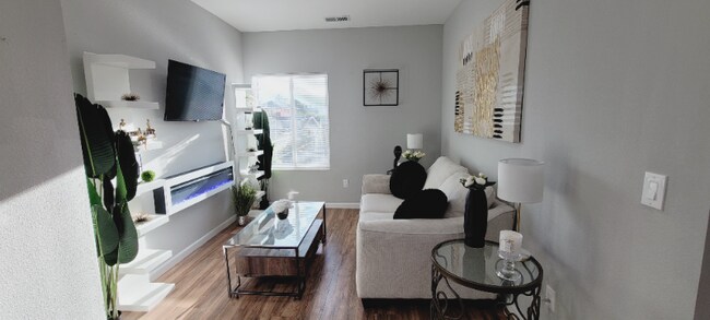 Building Photo - 532 Cesar E Chavez Pky