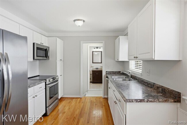 Building Photo - 1204 Montrose Ave